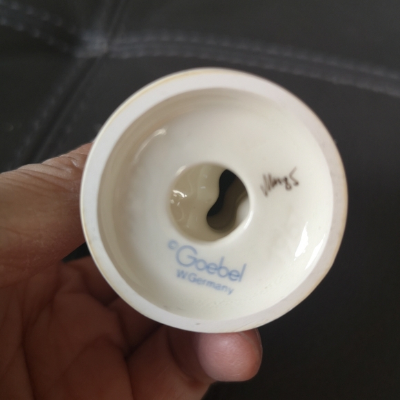 Hummel Goebel Figurine 1967 #239A Girl with Nosegay Flowers, Signed, Numbered - Picture 4 of 6